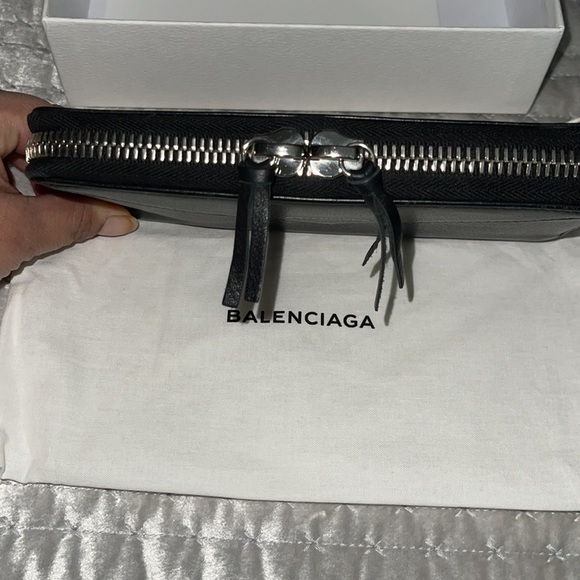 Balenciaga wallet preloved excellent condition black leather full set. - Picture 2 of 12